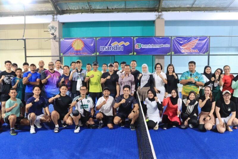 D’Gendiz Padel Championship Series I digelar di Bengkulu dengan antusiasme tinggi dari peserta. Turnamen ini menjadi bukti olahraga padel semakin populer di Bengkulu.
