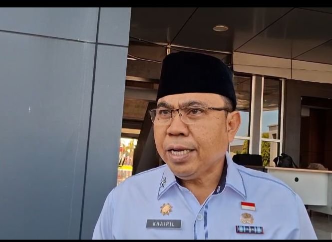 SAMPAIKAN: Sisten I Setda Provinsi Bengkulu, Khairil Anwar, menyatkan Pemprov Bengkulu menggagas pemindahan makam Pahlawan Nasional Fatmawati Soekarno ke Bengkulu. Kawasan makam direncanakan menjadi wisata religi dan simbol nasional baru di Bengkulu. (RABU-06-05-2026)-- FOTO: HANDI//MBG