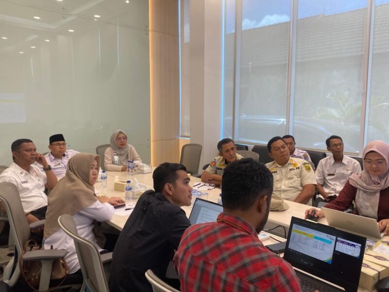RAPAT: Pemprov Bengkulu bersama BPJS Ketenagakerjaan menargetkan hingga 100 ribu pekerja rentan mendapatkan perlindungan jaminan sosial pada 2026 melalui dukungan APBD dan DBH sawit. (RABU-06-05-2025)-- FOTO: HANDI//MBG 