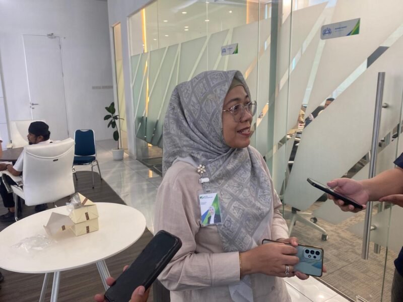 SAMAPIKAN: Kepala BPJS Ketenagakerjaan Cabang Bengkulu, Ferama Putri, menyatakan telah mencairkan manfaat klaim sebesar Rp72 miliar hingga April 2026. Sebanyak 7.600 pekerja dan 333 anak penerima beasiswa telah merasakan manfaat program jaminan sosial. (RABU-06-05-2026)-- FOTO: HANDI//MBG.