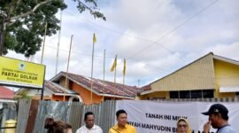 DPD Partai Golkar Kota Bengkulu melalui Ketua Mardensi dan kuasa hukum Aan Julianda menegaskan akan menempuh jalur hukum terkait pemagaran kantor Golkar yang dinilai dilakukan tanpa dasar hukum jelas.