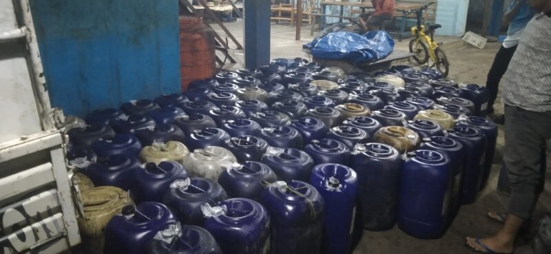Polda Bengkulu mengungkap mafia jual beli ilegal Bio Solar subsidi nelayan di Pulau Baai. Polisi menyita hampir 5 ribu liter solar subsidi dan menetapkan satu tersangka.