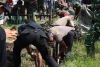 Pemkab Lebong bersama TNI-Polri kembali menggelar gotong royong pasca banjir di Bingin Kuning untuk mempercepat pemulihan lingkungan dan membantu masyarakat terdampak.