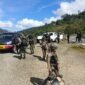 Satgas Ops Damai Cartenz 2026 bersama Polres Intan Jaya dan Kodim 1705 melaksanakan patroli gabungan humanis di Distrik Sugapa untuk menjaga keamanan dan kenyamanan masyarakat Papua Tengah.