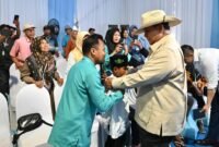 Presiden Prabowo memperkuat ketahanan pangan nasional melalui pembangunan gudang pangan dan peluncuran SPPG Polri. Cadangan beras RI kini mencapai 5,3 juta ton.