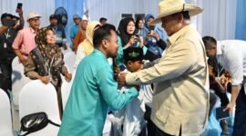 Presiden Prabowo memperkuat ketahanan pangan nasional melalui pembangunan gudang pangan dan peluncuran SPPG Polri. Cadangan beras RI kini mencapai 5,3 juta ton.