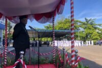 Wakil Wali Kota Bengkulu Ronny PL Tobing marah saat upacara Harkitnas ke-118 setelah mendapati sejumlah ASN tidak berada di barisan dan memilih berteduh di belakang peserta. (RABU-20-05-2026)-- FOTO: HANDI//MBG.