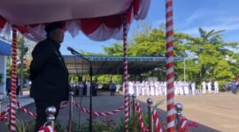 Wakil Wali Kota Bengkulu Ronny PL Tobing marah saat upacara Harkitnas ke-118 setelah mendapati sejumlah ASN tidak berada di barisan dan memilih berteduh di belakang peserta. (RABU-20-05-2026)-- FOTO: HANDI//MBG.