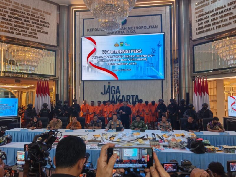 Polda Metro Jaya mengungkap 127 kasus kejahatan jalanan selama Mei 2026 dan menangkap 173 tersangka. Polisi juga menyita berbagai barang bukti hasil kejahatan.