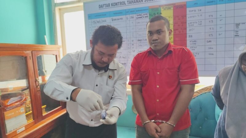 MUSNAHKAN : Tsk pengedar narkoba yang diamankan Polda Bengkulu, sekalian pemusnahan barang bukti.