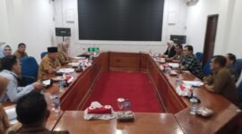 Pedagang Pantai Panjang Bengkulu meminta ganti rugi hingga Rp80 juta usai pembongkaran pondok. DPRD minta penertiban dilakukan secara humanis dan bertahap. (SENIN-25-05-2026)-- FOTO: HANDI//MBG.