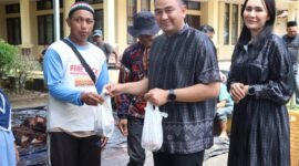 Polres Lebong menyembelih 6 ekor sapi kurban pada Iduladha 1447 H dan membagikan daging kepada masyarakat melalui 500 kupon sebagai bentuk kepedulian sosial.