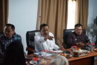 Belasan perusahaan sawit di Mukomuko sepakat kembali mengikuti harga TBS Pemprov Bengkulu sebesar Rp3.465 per kilogram setelah rapat yang dipimpin Wakil Gubernur Mian.
