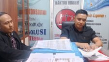 Mantan Admin Keuangan CV Mandiri Sejahtera, Latifah, menjalani sidang dugaan penggelapan dana perusahaan senilai Rp3,7 miliar. Pihak perusahaan mengklaim memiliki bukti audit dan dokumen yang akan diungkap dalam persidangan.