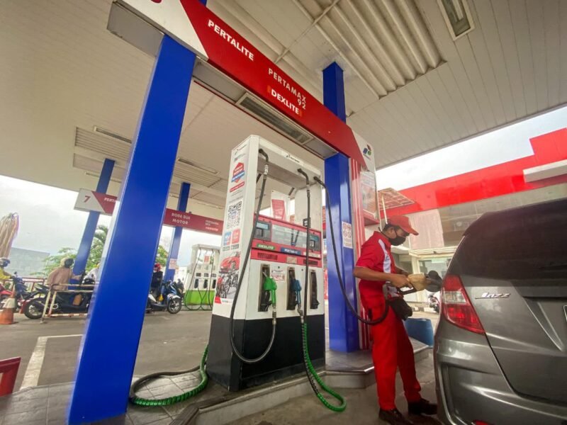 Pertamina Patra Niaga menaikkan harga Pertamax menjadi Rp16.650 per liter mulai 10 Juni 2026. Sementara harga Pertalite Rp10.000 per liter dan BioSolar Rp6.800 per liter tetap tidak berubah.