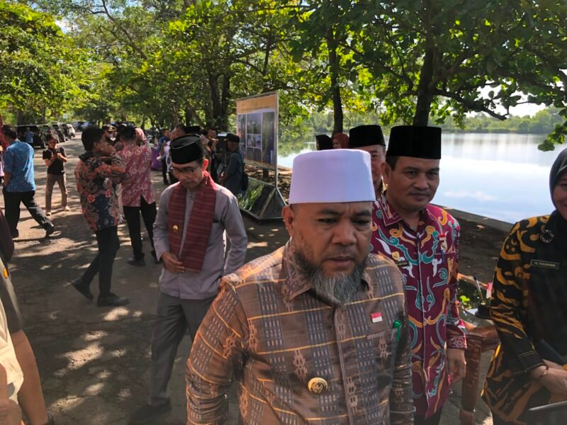 Gubernur Bengkulu Helmi Hasan mengambil langkah tegas menyusul kenaikan harga BBM non-subsidi dengan memangkas penggunaan kendaraan dinas dan perjalanan dinas OPD demi menjaga stabilitas anggaran daerah.