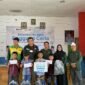 General Manager PT Pelindo Regional 2 Bengkulu, Dimas Rizky Kusmayadi bersama anak penerima manfaat program Ekspedisi Pelindo Enggano Ceria