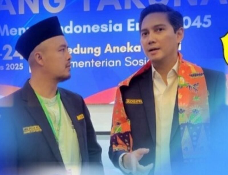 Ketua Karang Taruna Provinsi Bengkulu, Puja Kesuma (berkopiah).berbincang dan bersalaman dengan Ketum Pengurus Nasional Karang Taruna (PNKT),  Budi Satrio Djiwandono