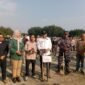 Pemkab Bengkulu Tengah menanam 1.000 bibit mangrove dan melepas 100 tukik di pesisir Pondok Kelapa sebagai upaya mencegah abrasi dan menjaga kelestarian ekosistem laut.