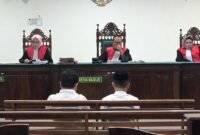 Pengadilan Tipikor Bengkulu menjatuhkan vonis kepada dua terdakwa kasus pungli Program PPG Kemenag Seluma. Darmawan dihukum 2 tahun 6 bulan penjara dan wajib membayar uang pengganti Rp601 juta, sementara Budi Erliyanto divonis 1 tahun penjara.