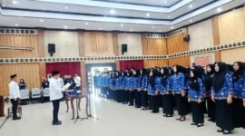Pemerintah Provinsi Bengkulu melantik 164 ASN dalam jabatan fungsional. Sekda Herwan Antoni mengingatkan ASN agar meninggalkan budaya ngopi dan bermain TikTok saat jam kerja demi meningkatkan pelayanan publik.