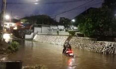 Hujan Lebat Rendam Permukiman dan SDN 32 Kota Bengkulu, Warga Keluhkan Drainase Tersumbat