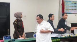 Mantan Bupati Kepahiang Bando Amin, Saat menjadi skasi di Pengadilan meminta majelis hakim Tipikor Bengkulu mengecek langsung tanah yang menjadi objek perkara aset Pemkab Kepahiang. Ia bahkan siap menanggung biaya pemeriksaan lapangan.