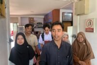 Sengketa tiga guru SDIT Rabbani memasuki perundingan bipartit di Disnakertrans Bengkulu. Yayasan menyebut mereka hanya dirumahkan, sementara pendamping hukum menyatakan telah terjadi pemberhentian dan siap membawa perkara ke PHI jika tak ada kesepakatan.