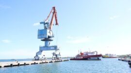 Aktivitas di kawasan Pelabuhan Pulau Baai, Kota Bengkulu. Pelabuhan ini menjadi salah satu pintu utama aktivitas bongkar muat dan distribusi barang melalui jalur laut di Provinsi Bengkulu.