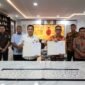 Penandatanganan Perjanjian Kerja Sama dilakukan Kepala Kejati Bengkulu Anton Delianto, S.H., M.H., bersama Ketua KPU Provinsi Bengkulu Rusman Sudarsono, S.H., M.H., di ruang kerja Kajati Bengkulu pada 10 September 2026. 