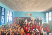 Foto Bersama Usai omando Resor Militer (Korem) 041/Garuda Emas (Gamas) menggelar kegiatan edukasi pengenalan pahlawan nasional kepada siswa Sekolah Dasar (SD) di Kota Bengkulu