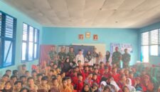 Foto Bersama Usai omando Resor Militer (Korem) 041/Garuda Emas (Gamas) menggelar kegiatan edukasi pengenalan pahlawan nasional kepada siswa Sekolah Dasar (SD) di Kota Bengkulu