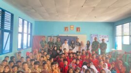 Foto Bersama Usai omando Resor Militer (Korem) 041/Garuda Emas (Gamas) menggelar kegiatan edukasi pengenalan pahlawan nasional kepada siswa Sekolah Dasar (SD) di Kota Bengkulu