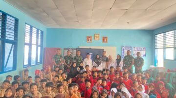 Foto Bersama Usai omando Resor Militer (Korem) 041/Garuda Emas (Gamas) menggelar kegiatan edukasi pengenalan pahlawan nasional kepada siswa Sekolah Dasar (SD) di Kota Bengkulu