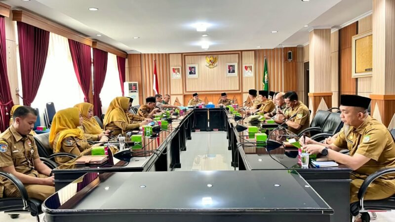 RAPAT: Pemerintah Provinsi Bengkulu berencana menghadirkan artis untuk menghibur masyarakat secara gratis.