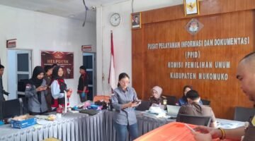 Usut Dana Hibah Pilkada 2024, Kejari Mukomuko Bawa Lima Boks Barang dari Kantor KPU
